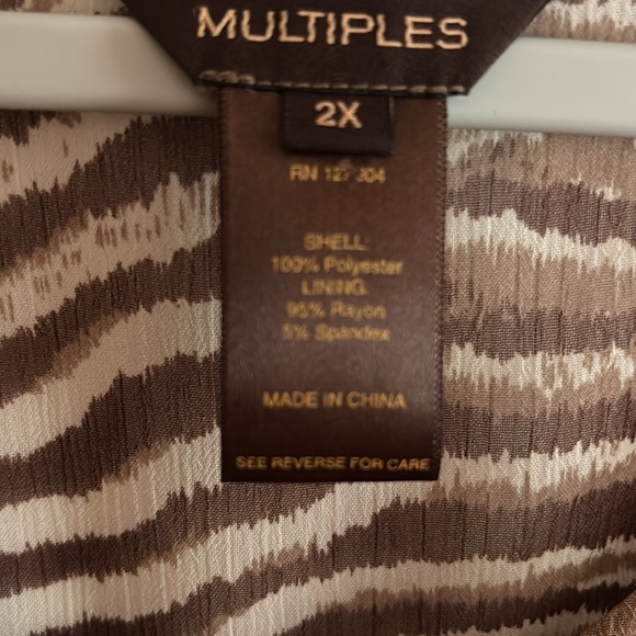 Multiples Ladies Brown Animal Print Tunic W/Buttons & Attached Camisole Size 2X - Picture 2 of 15